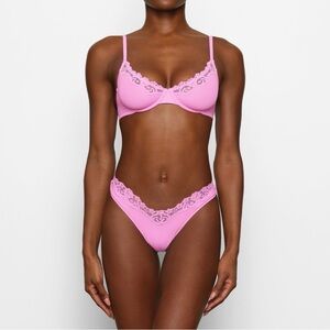 SKIMS FITS EVERYBODY CORDED LACE UNDERWIRE BRA IN PETAL 36D